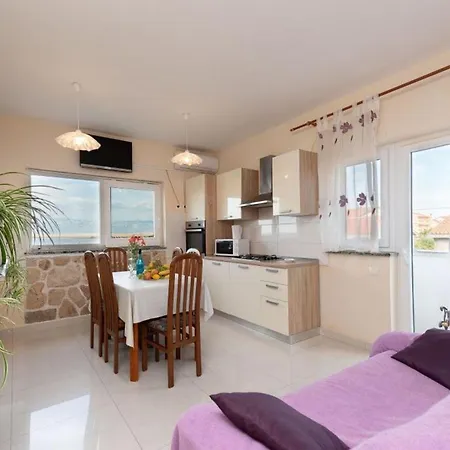Moderne In Privlaka Mit Terrasse Und Garten Daire *