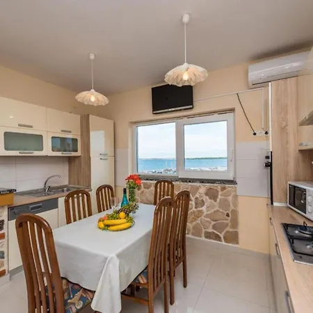 Moderne In Privlaka Mit Terrasse Und Garten Daire *